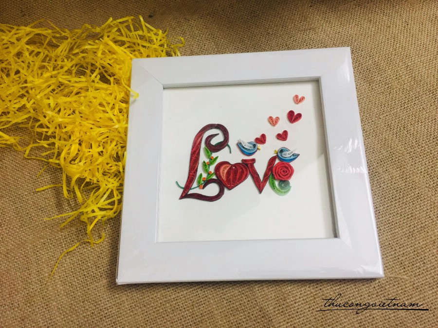 Tranh quilling chữ LOVE đỏ 15*15cm