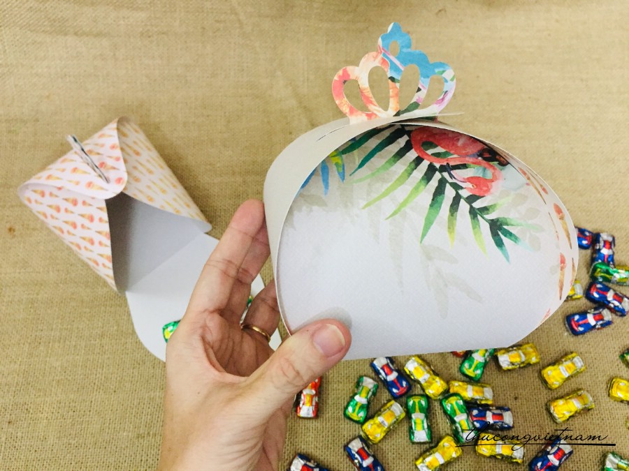 Hộp quà vương niệm đựng kẹo, bánh 11*14cm - Mẫu 12