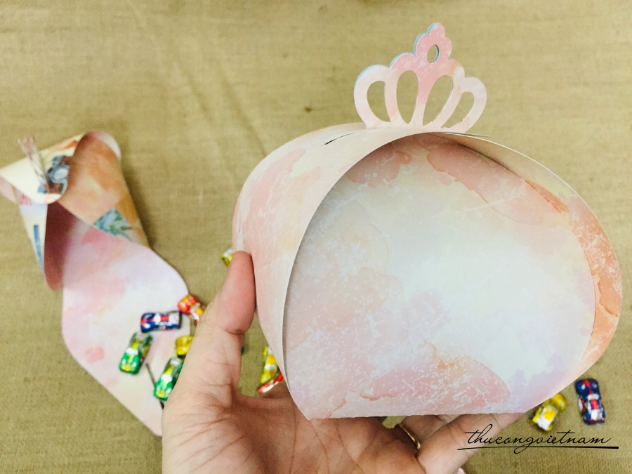 Hộp quà vương niệm đựng kẹo, bánh 11*14cm - Mẫu 14