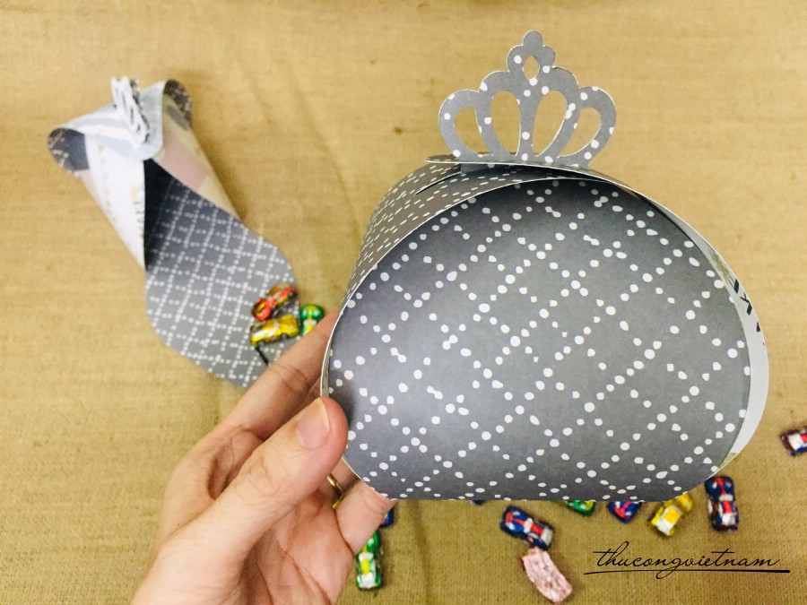 Hộp quà vương niệm đựng kẹo, bánh 11*14cm - Mẫu 16