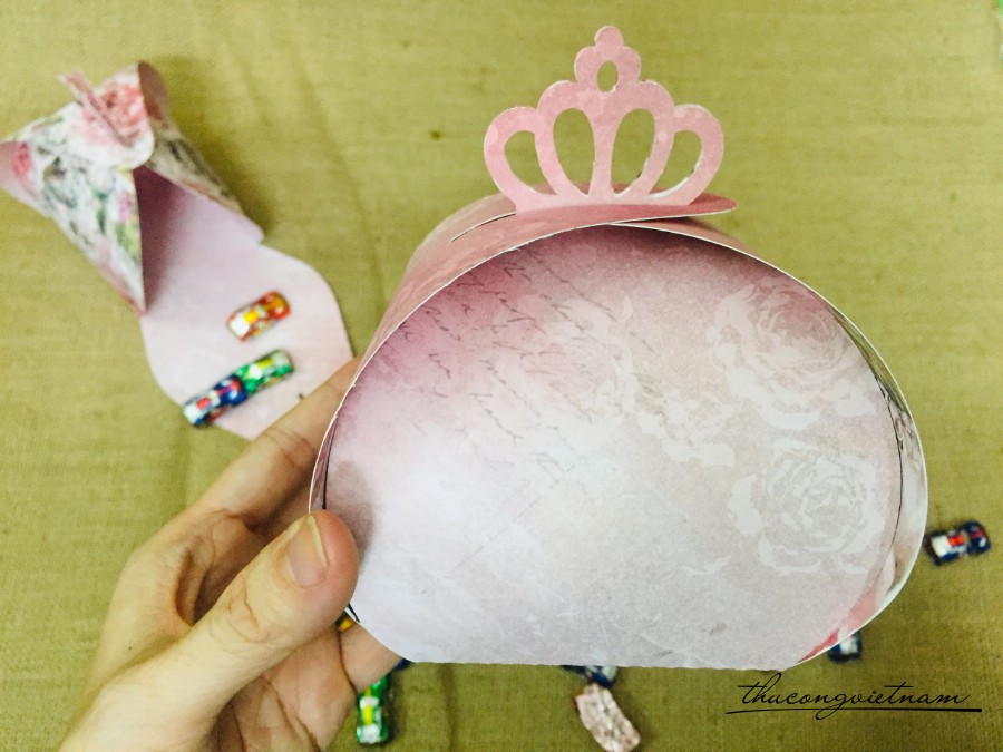 Hộp quà vương niệm đựng kẹo, bánh 11*14cm - Mẫu 20
