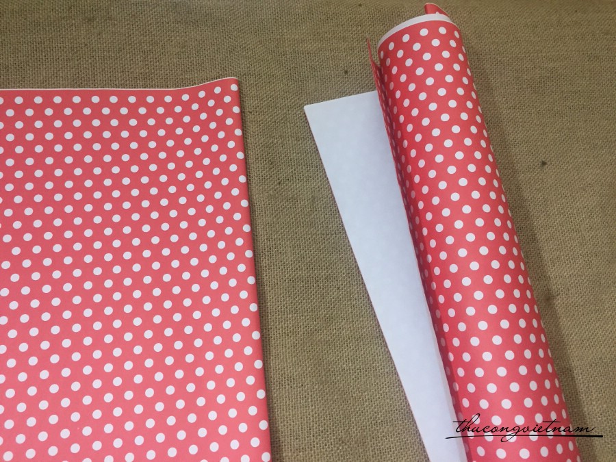 Giấy gói quà chấm bi 50*70cm đỏ