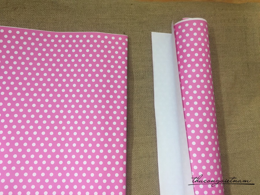 Giấy gói quà chấm bi 50*70cm hồng