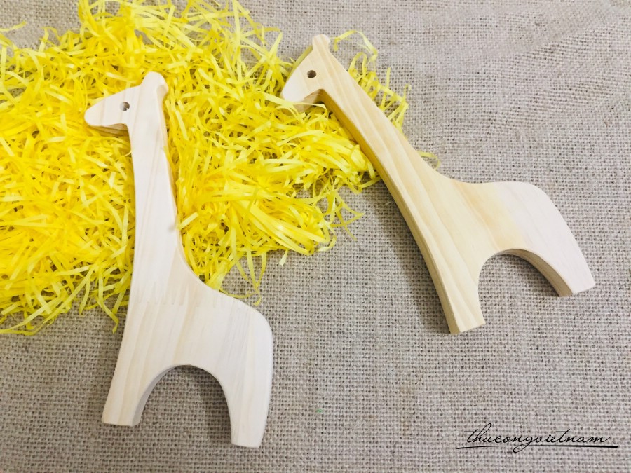 Hươu cao cổ gỗ thông 17cm