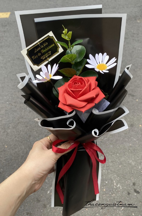Bó hoa hồng giấy mỹ thuật 1b màu đỏ