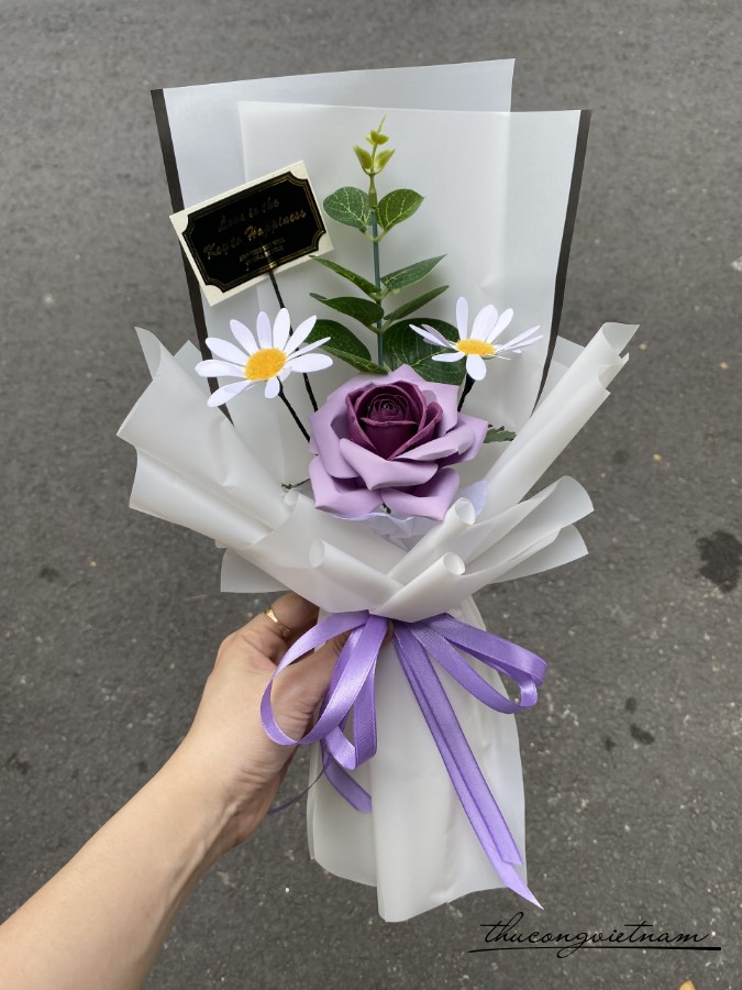 Bó hoa hồng giấy mỹ thuật 1b màu tím