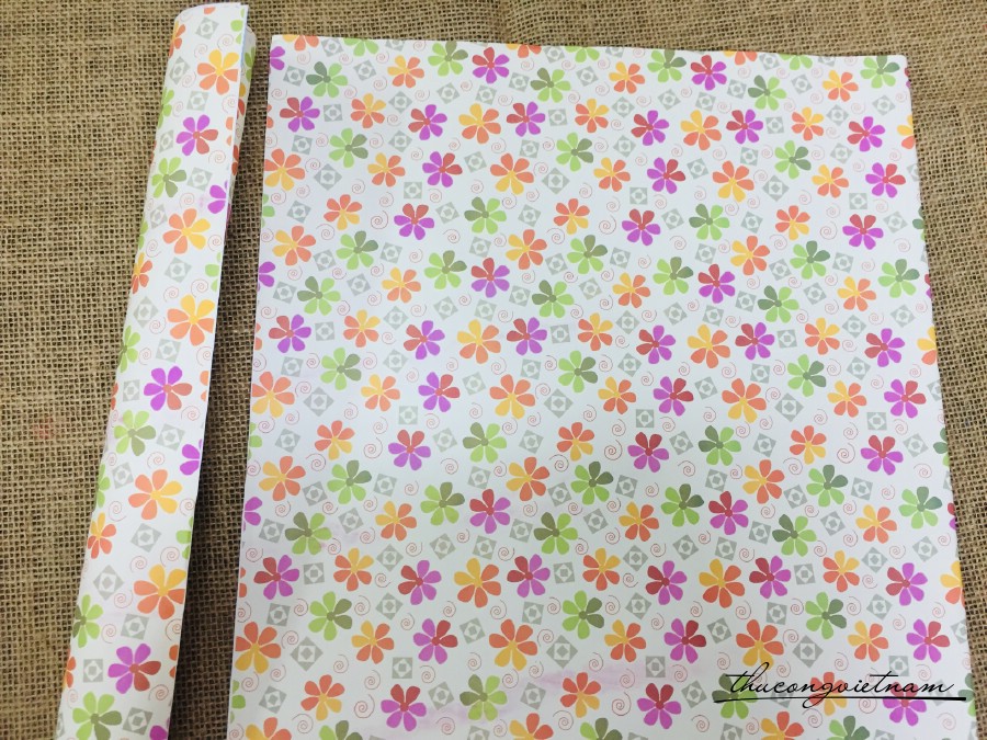 Giấy gói quà lụa - Cánh hoa sắc màu