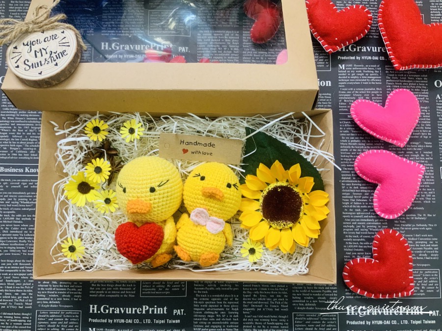 Hộp quà Amigurumi ngọt ngào- Vịt vàng
