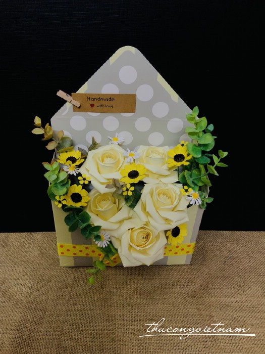 Hộp Hoa Hồng Phong Thư (20*16*7cm) - màu trắng kem