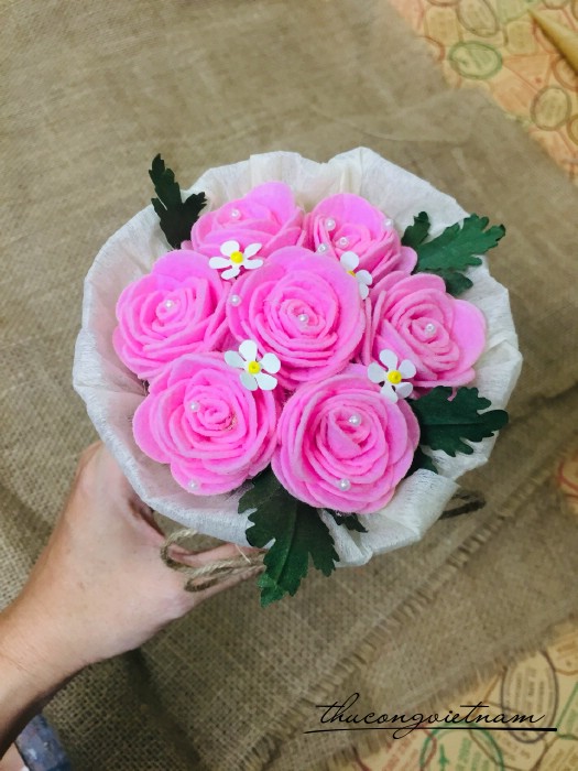 Bó hoa hồng ốc quế vải nỉ tông hồng
