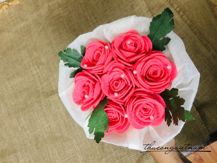 Bó hoa hồng ốc quế vải nỉ tông hồng cam