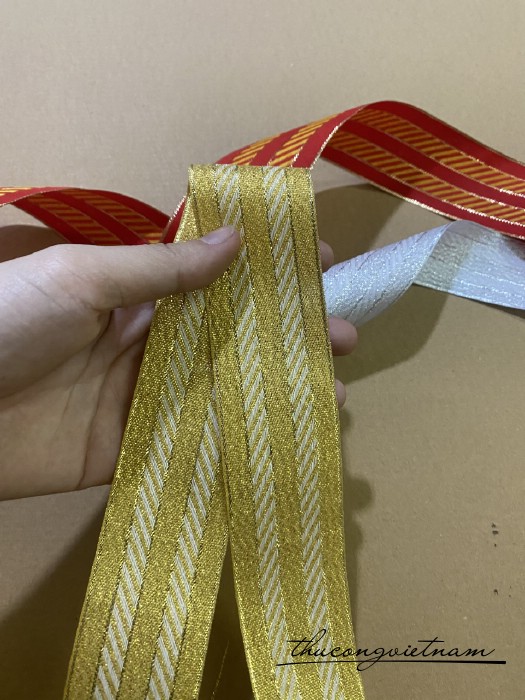 2m Ruy Băng Kim Tuyến Vàng Sọc Trắng 4cm