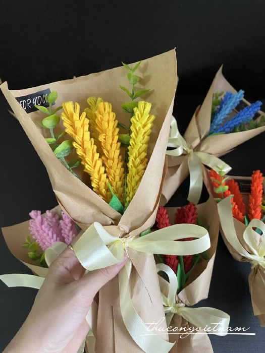 Bó hoa lavender nhỏ 4 bông tông vàng