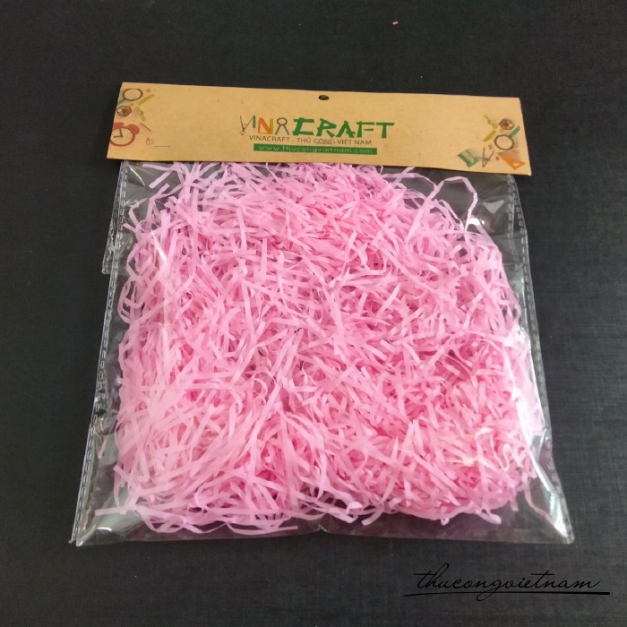 Giấy rơm lót hộp quà màu hồng 10g