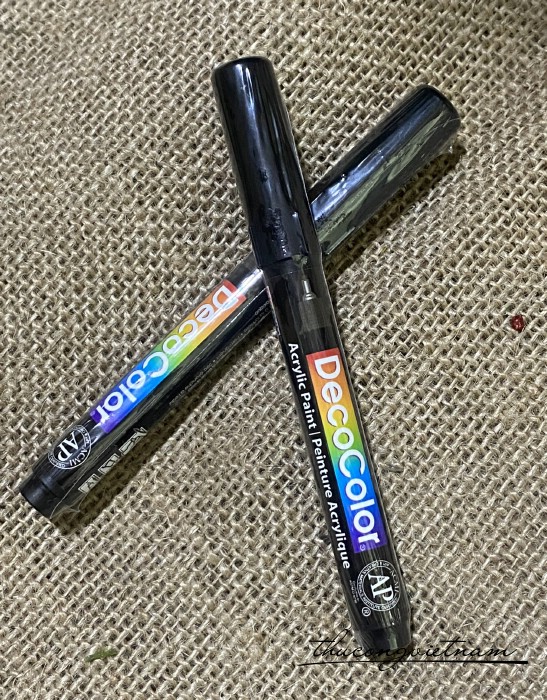 Bút sơn DecoColor Acrylic paint marker màu đen (1mm)