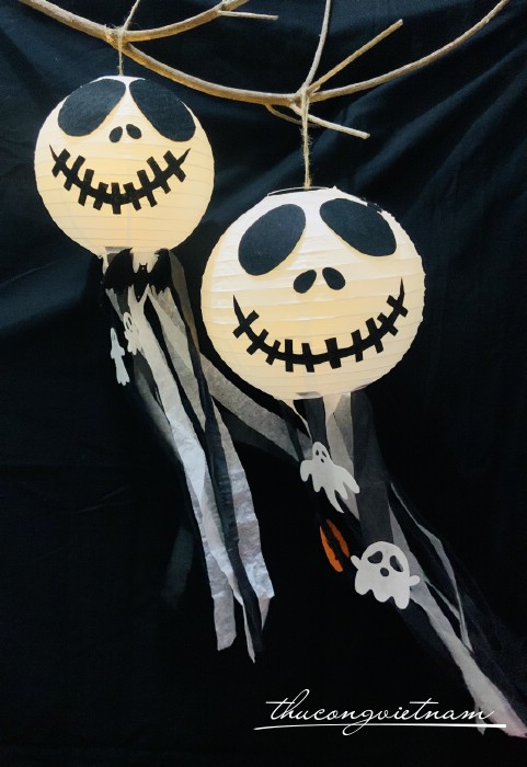 Lồng đèn giấy Halloween kèm đèn có tua rua - Con Ma (20cm)