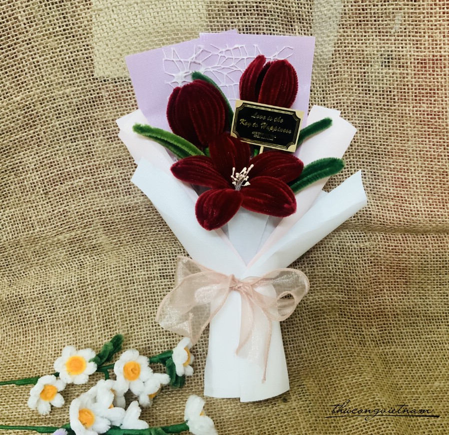 Bó hoa kẽm nhung handmade 25*35cm tông đỏ
