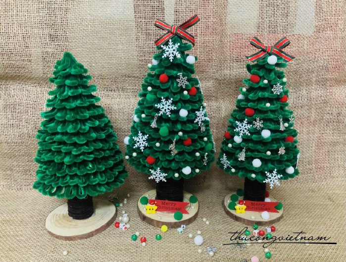 Cây thông Noel kẽm nhung trơn (30-32cm) màu xanh lá 