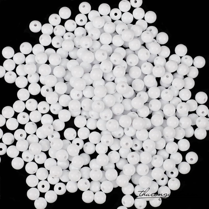 Hạt nhựa Giáng Sinh màu trắng 8mm (100 hạt)