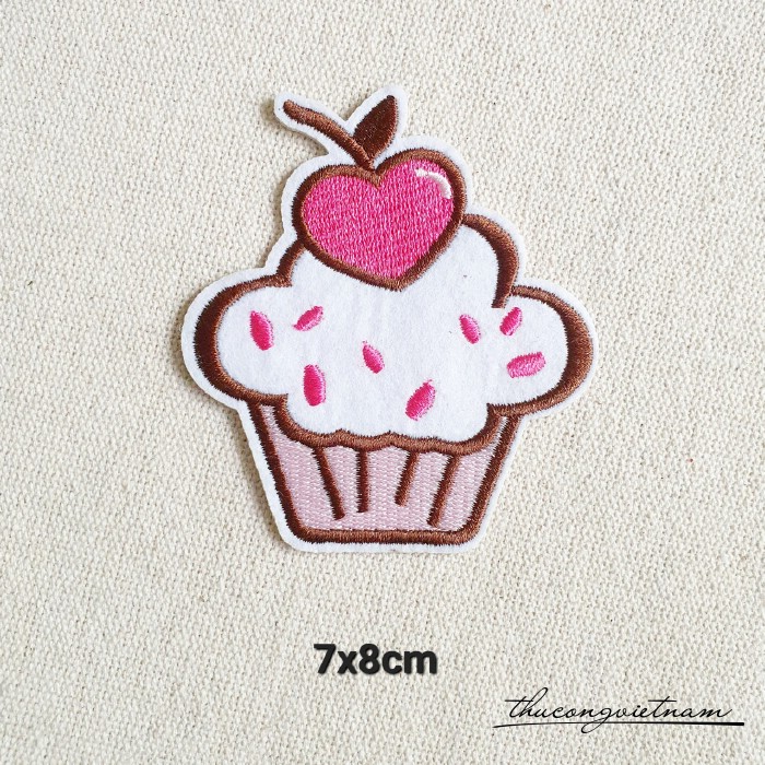 Miếng dán ủi Cupcake 7x8cm