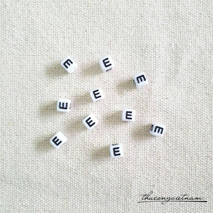 Chữ nhựa 7*7mm (20 chữ) - Chữ E