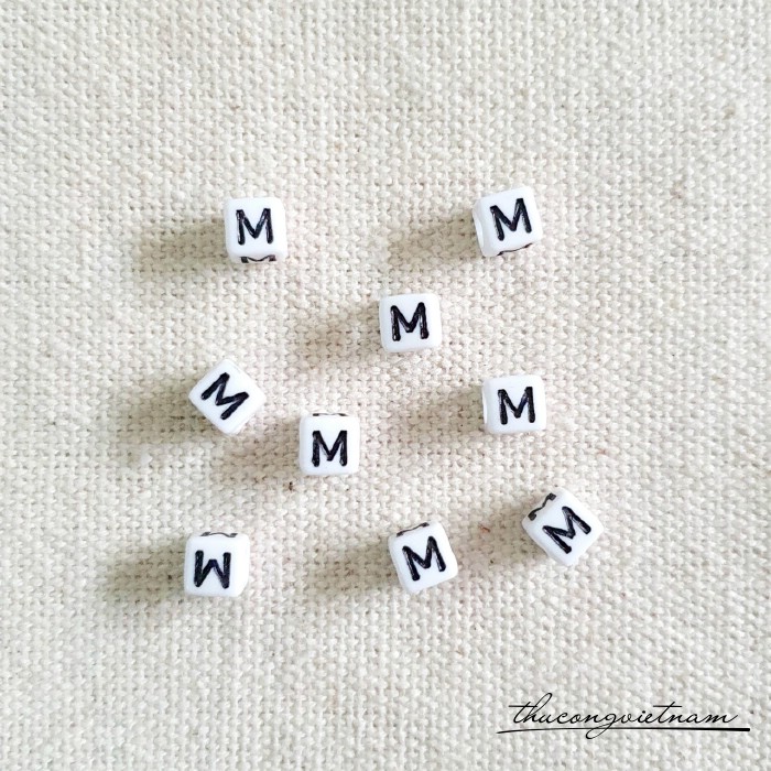 Chữ nhựa 7*7mm (20 chữ) - Chữ M