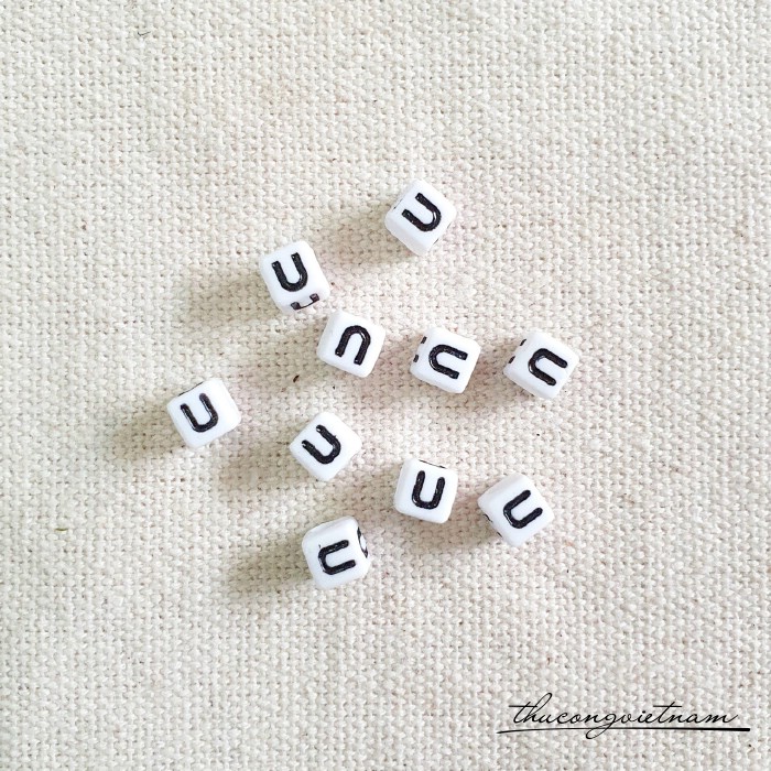 Chữ nhựa 7*7mm (20 chữ) - Chữ U