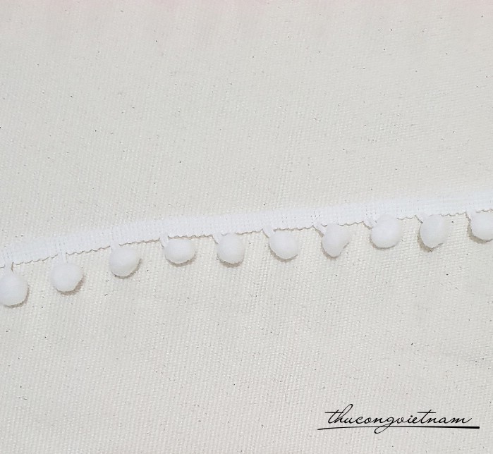 Dây ren viền pompom màu trắng