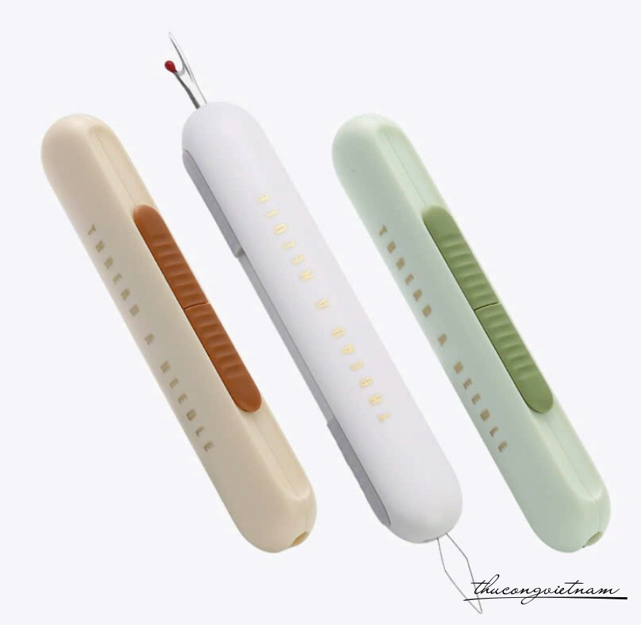 Dụng cụ xỏ kim, cắt chỉ có thể đóng mở hai đầu 10.5cm (màu ngẫu nhiên)
