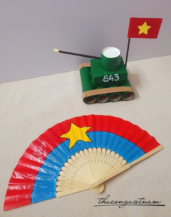 Quạt giấy dầu đã trang trí - Cờ Mặt Trận Giải Phóng Miền Nam