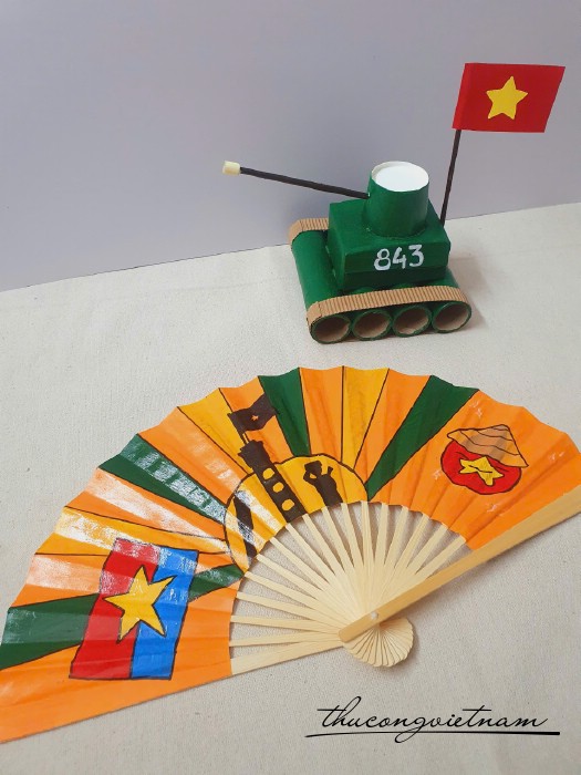 Quạt giấy dầu đã trang trí - Cột cờ Việt Nam