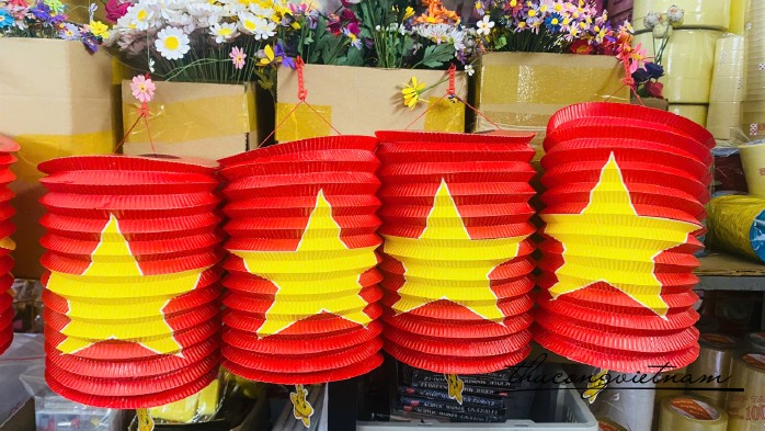 Lồng đèn giấy xếp in hình Cờ Đỏ Sao Vàng 16cm