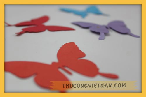 Giấy trang trí hình bướm nhỏ