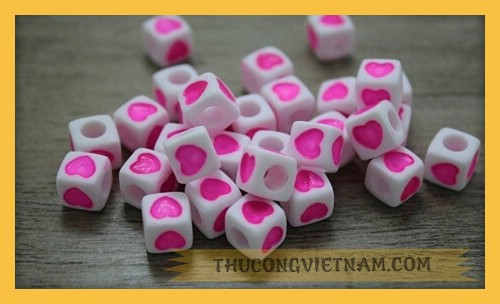 Hạt nhựa trắng trái tim hồng