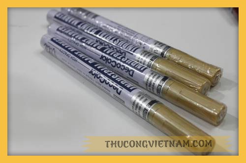Bút sơn DecoColor Industrial paint marker màu vàng đồng