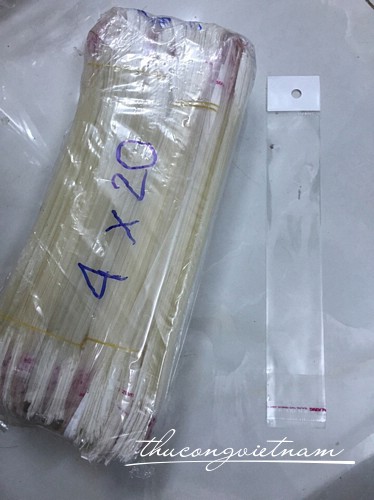 Bao nilon có keo dán và đồ treo 4x20 cm