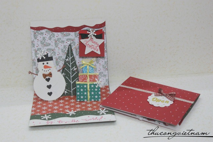 Thiệp Merry Christmas người tuyết và quà