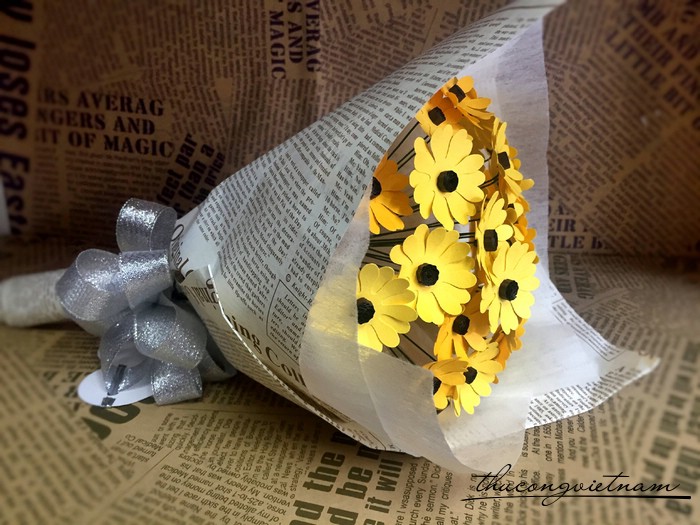 Hoa cúc vàng từ dập hình