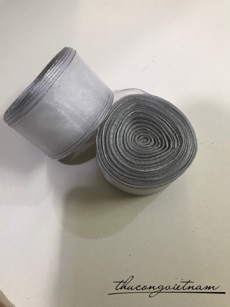 Ruy băng voan trắng