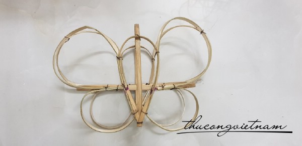 Khung lồng đèn con bướm 25cm