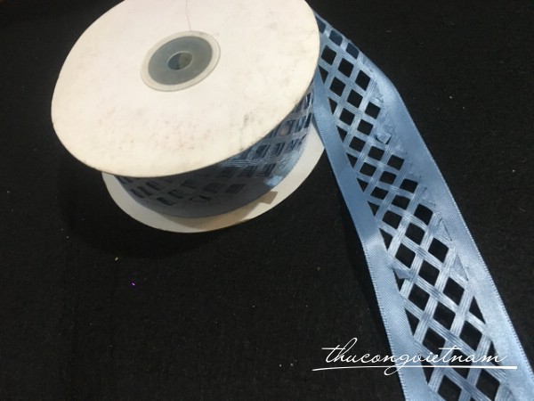 Ruy băng họa tiết ô trống màu xanh dương