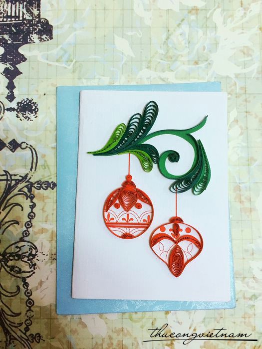 Thiệp giáng sinh quilling quả châu đỏ