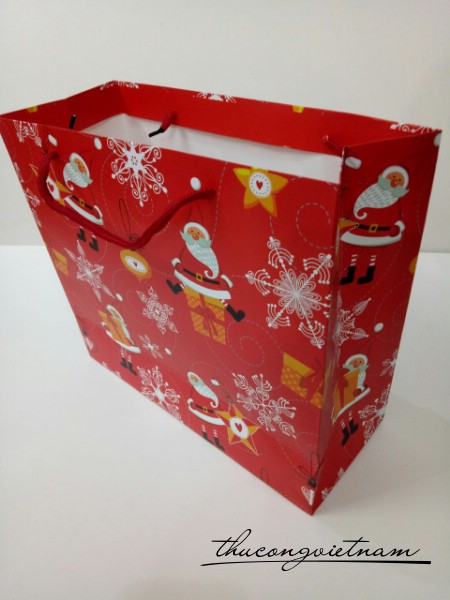 Túi giấy giáng sinh mẫu 3 size 21x20.5x11cm
