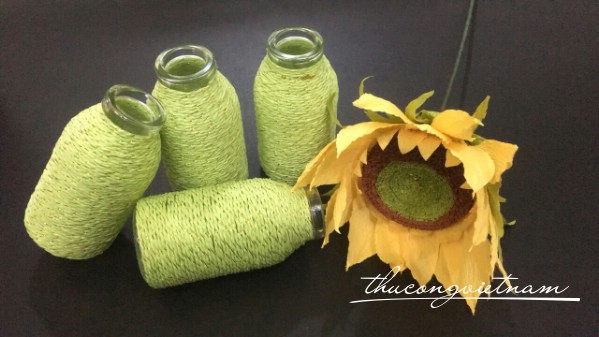 Lọ thủy tinh 11cm quấn dây giấy màu xanh lá