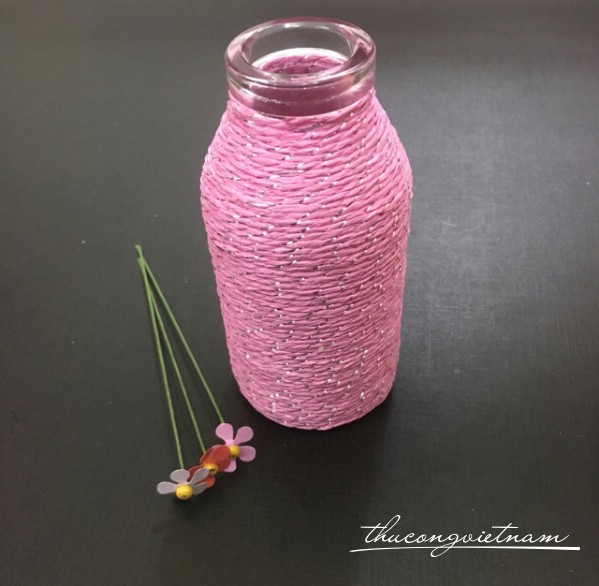 Lọ thủy tinh 11cm quấn dây giấy màu hồng đậm