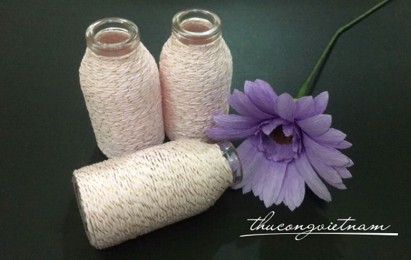 Lọ thủy tinh 11cm quấn dây giấy màu hồng nhạt