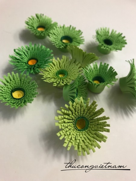 Hoa cúc quilling màu xanh lá nhạt