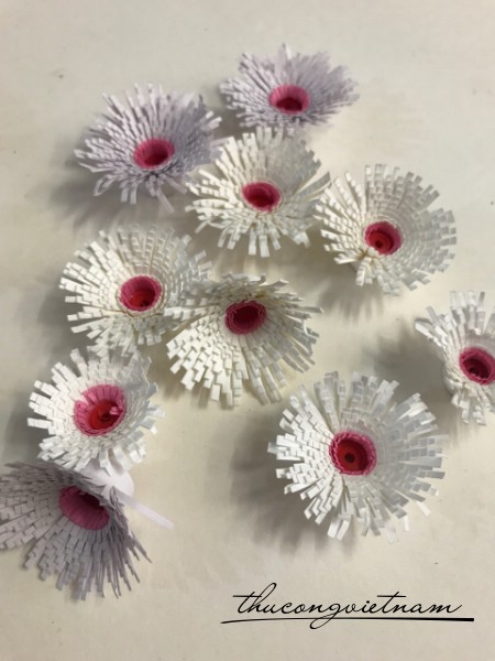 Hoa cúc quilling màu trắng
