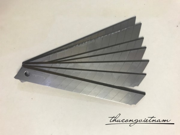 Lưỡi dao rọc giấy Deli loại nhỏ