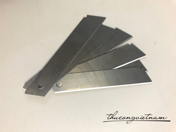 Lưỡi dao rọc giấy Deli loại lớn